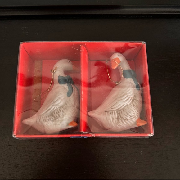 2 Vintage Goose Big Blue Bow Porcelain Christmas Ornament Decoration Gold Loop - Picture 7 of 7